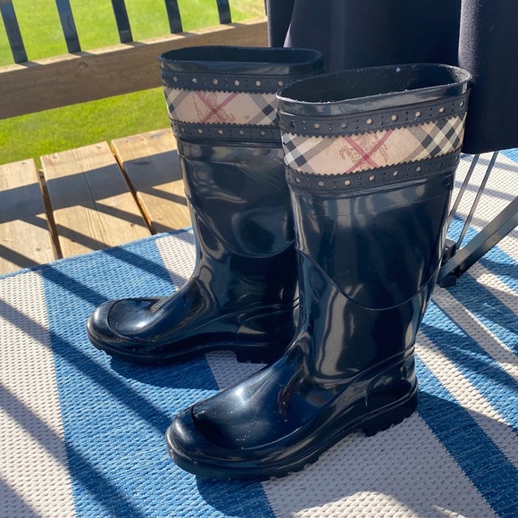 Burberry Rain Boots with Haymarket Leather Detail! Size 8- 8.5 EU 38 STUNNING🔥 - Picture 1 of 11